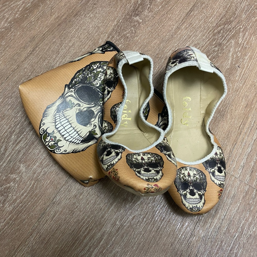 Foldy Skull Ballet Flats. Size 37. Comes with matching carry case